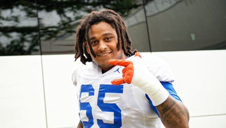 Florida-Gators-offensive-lineman-Kingsley-Eguakun-65_Florida-Gators-Football-Spring-Football-Practice_006-1021x580