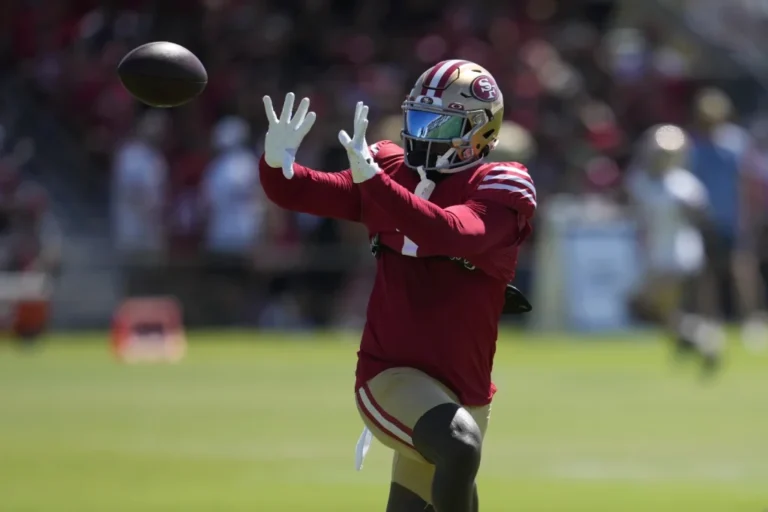 Deebo-Samuel-catches-the-ball-in-the-NFL-camp-1024x683